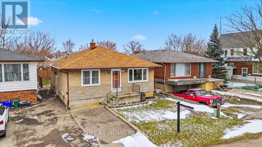 12 VERA STREET, St. Catharines (Western Hill), Ontario L2S1C4