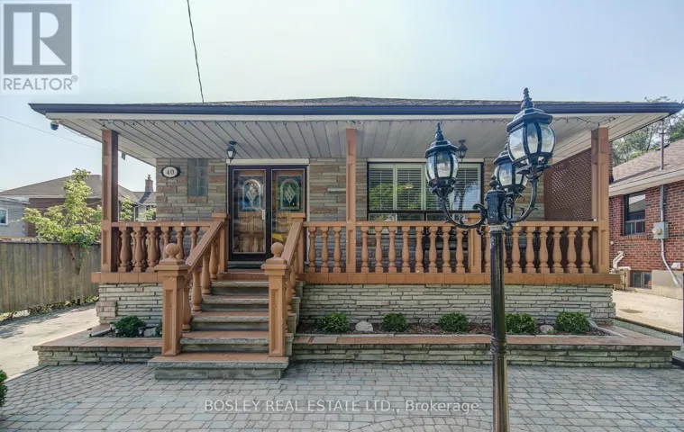 40 LADY BANK ROAD, Toronto (Stonegate-Queensway), Ontario M8Z4J6