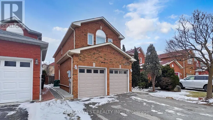 1042 WINDSOR HILL BOULEVARD, Mississauga (East Credit), Ontario L5V1P4