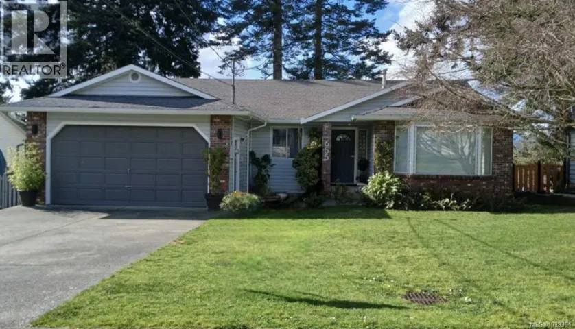 655 Totem Cres, Comox, British Columbia V9M3J8