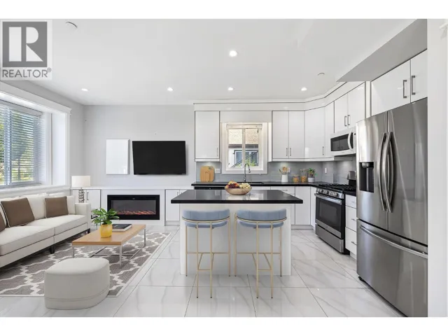 1 2430 E 41 STREET, Vancouver, British Columbia V5R2W4