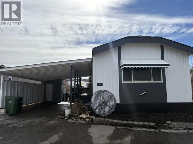 207, 3223 83 Street NW, Calgary, Alberta T3B5N4