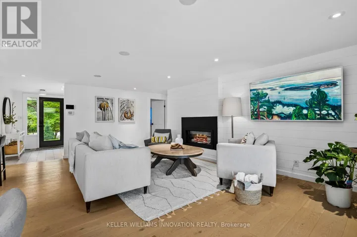 2872 MUSKOKA ROAD 118 W, Muskoka Lakes (Monck (Muskoka Lakes)), Ontario P0B1J0