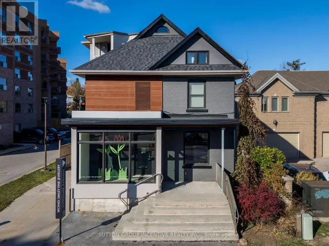 18 WORSLEY STREET, Barrie (City Centre), Ontario L4M1L4