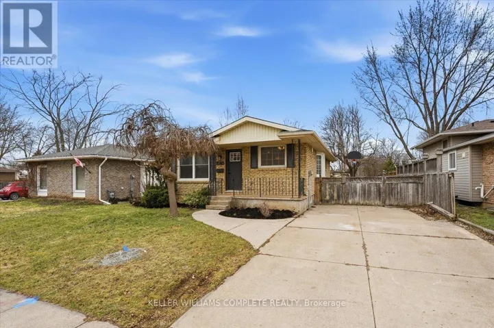 8165 PADDOCK TRAIL DRIVE, Niagara Falls (Ascot), Ontario L2H1W9