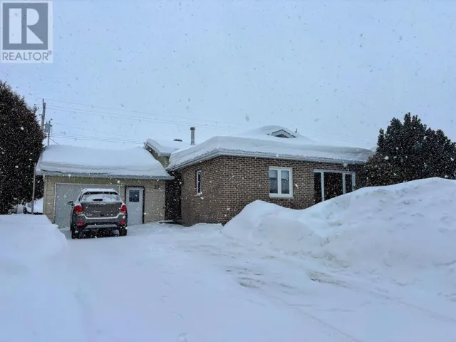27 Wendego ST, Manitouwadge, Ontario P0T2C0