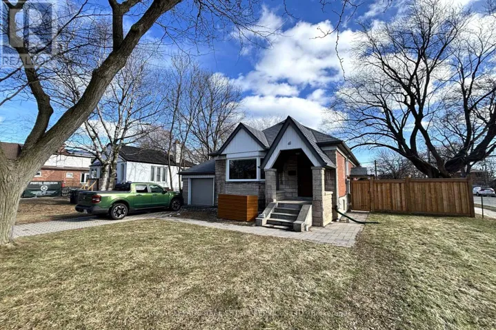 41 ASH CRESCENT, Toronto (Long Branch), Ontario M8W1E4