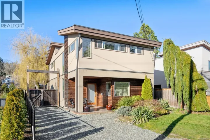 842 Canterbury Rd, Saanich, British Columbia V8X3E6