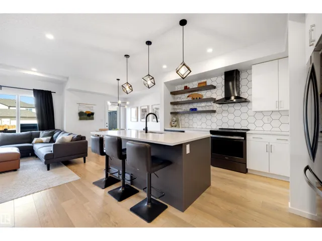 8028 174A AV NW, Edmonton, Alberta T5Z0R7