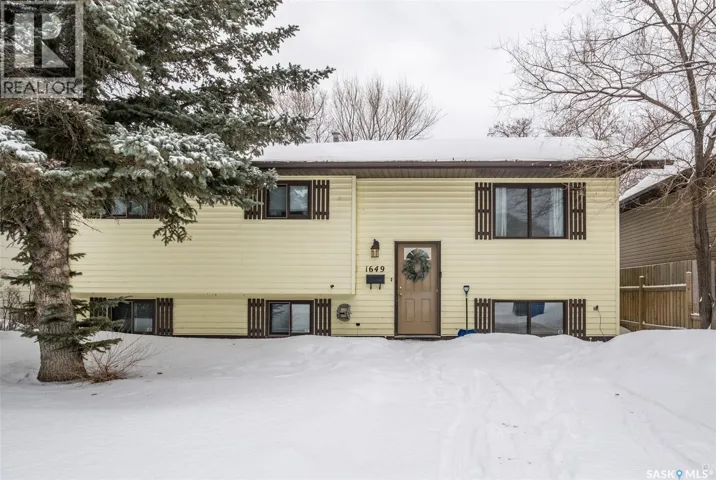 1649 Muir DRIVE, Prince Albert, Saskatchewan S6V7T9
