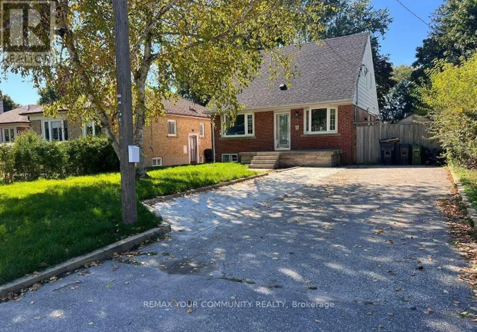 16 ROBERTSFIELD CRESCENT, Toronto (Wexford-Maryvale), Ontario M1R2X2