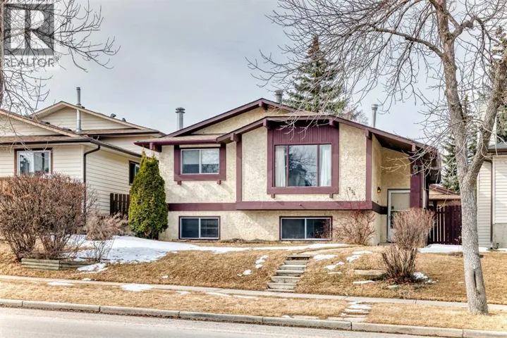 224 Berwick Way NW, Calgary, Alberta T3K1C1