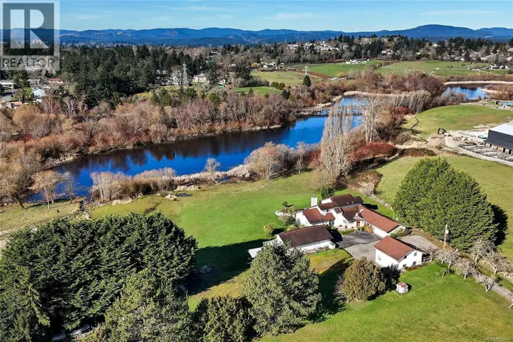 4220 Blenkinsop Rd, Saanich, British Columbia V8X2C4