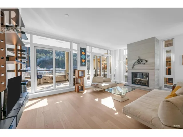 203 6697 NELSON AVENUE, West Vancouver, British Columbia V7W2B2