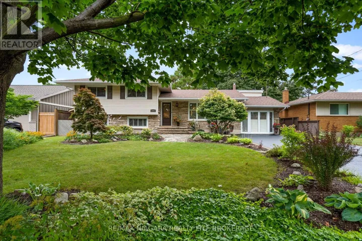 44 LOCKVIEW CRESCENT, St. Catharines (Bunting/Linwell), Ontario L2M2T3