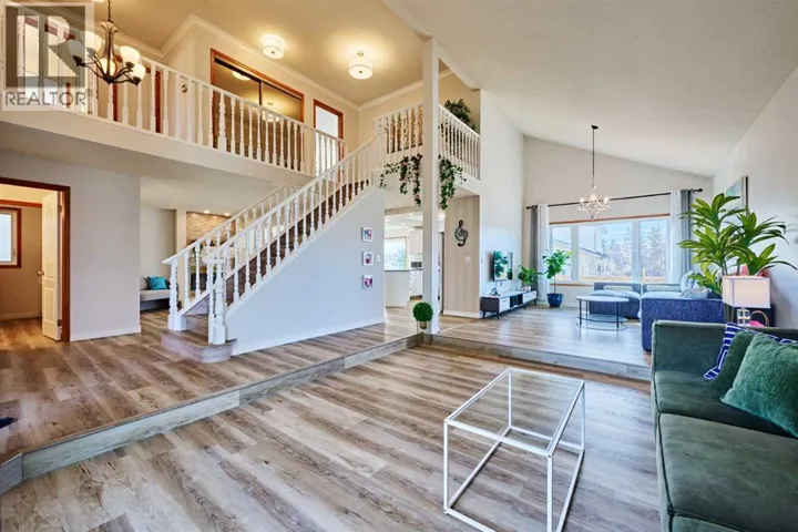 15 Hawkbury Close NW, Calgary, Alberta T3G3N2