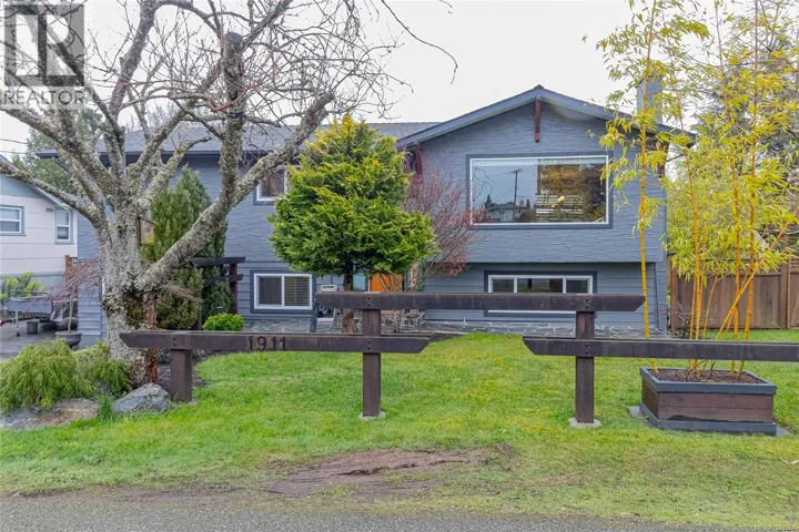1911 Lisnoe Ave, Central Saanich, British Columbia V8M1T2