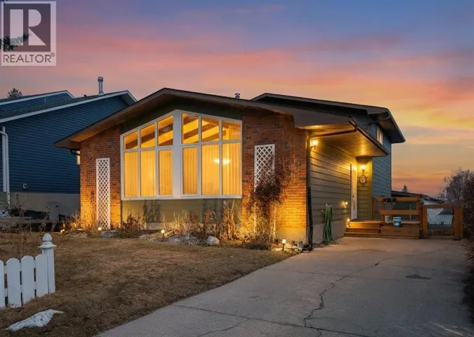 15 Beaconsfield Place NW, Calgary, Alberta T3K1W8