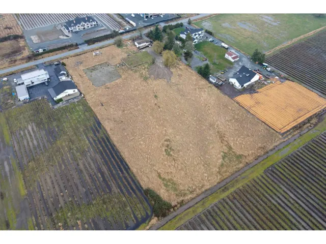 16952 40 AVENUE, Surrey, British Columbia V3Z1C8