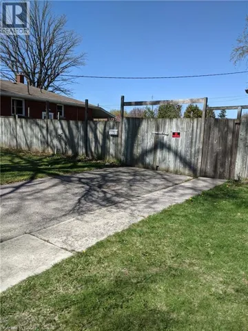 270 EAST 43RD Street, Hamilton, Ontario L8T3E1