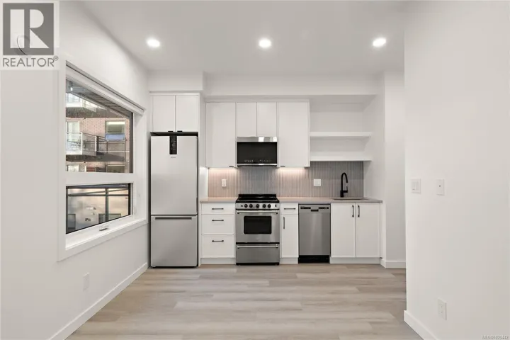 205 1102 Esquimalt Rd, Esquimalt, British Columbia V9A0L3