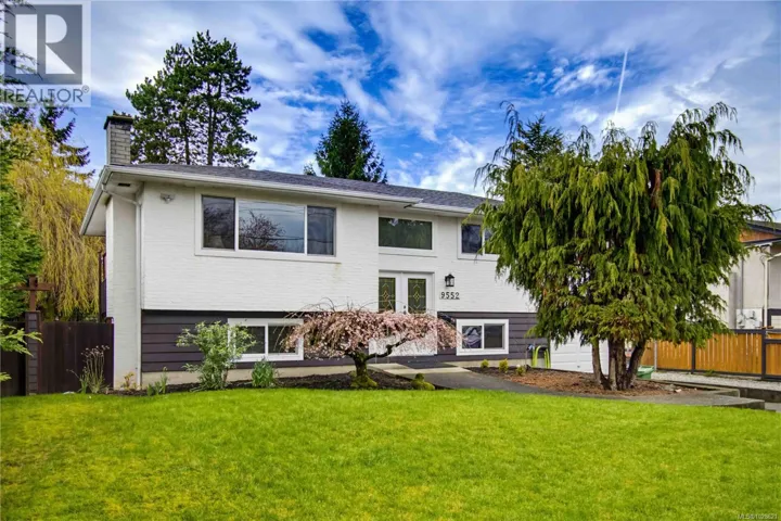 9552 Sharples Rd, Sidney, British Columbia V8L2T8