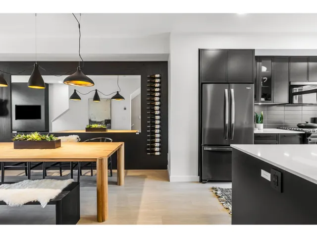 1 2886 MONTROSE AVENUE, Abbotsford, British Columbia V2S0N7