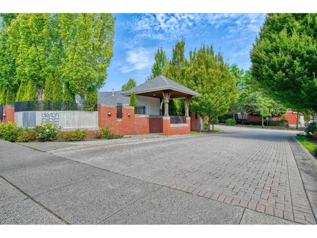 100 19505 68A AVENUE, Surrey, British Columbia V4N6K3