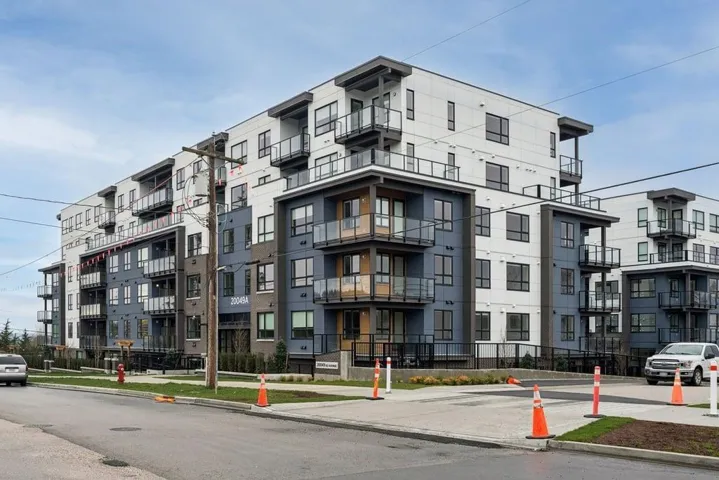 A302 20049 82 AVENUE, Langley, British Columbia V2Y4A6