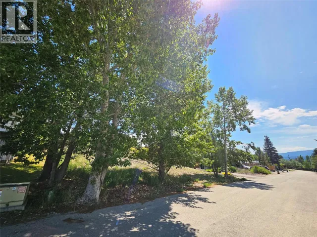 1707 3rd Avenue, Invermere, British Columbia V0A1K4