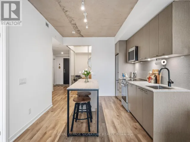 1808 ST CLAIR AVENUE, Toronto (Weston-Pellam Park), Ontario M6N0C1