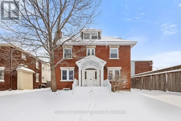 326 CLEMOW AVENUE, Ottawa, Ontario K1S2B8