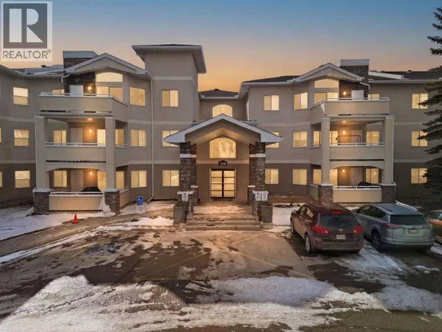 203, 26 Country Hills View NW, Calgary, Alberta T3K5A4