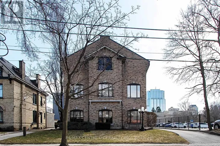 102A - 295 WOLFE STREET, London East (East F), Ontario N6B2C4