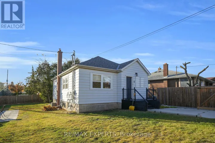 4 LARCHMERE AVENUE, Toronto (Humber Summit), Ontario M9L2N1