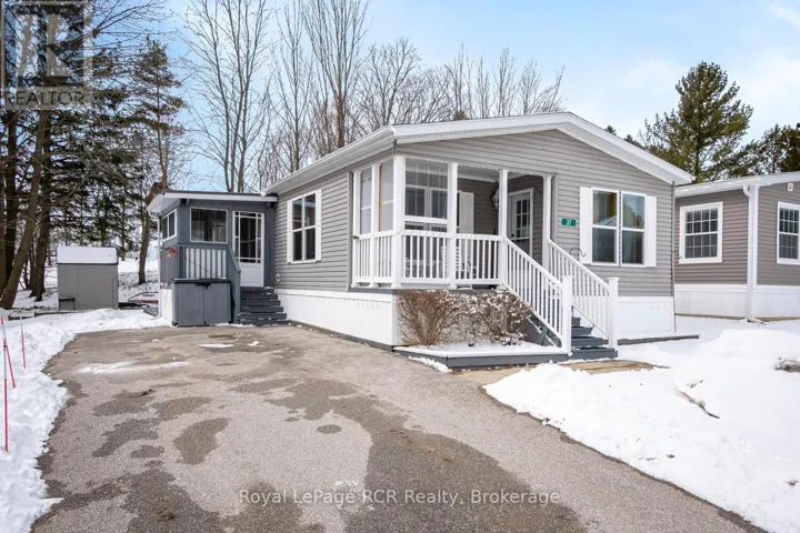 37 SUSSEX SQUARE, Georgian Bluffs, Ontario N4K5N5