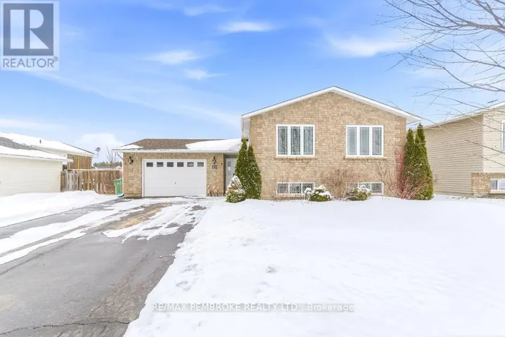 17 GREENVALE CRESCENT, Petawawa, Ontario K8H3S2
