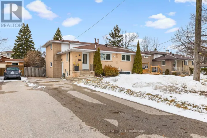 8 CHARLBROOK AVENUE, Barrie (Cundles East), Ontario L4M2Y4
