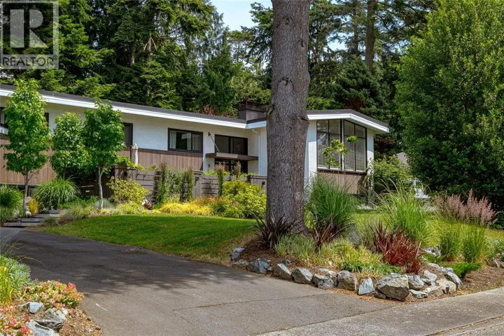 905 Deal St, Oak Bay, British Columbia V8S5G4