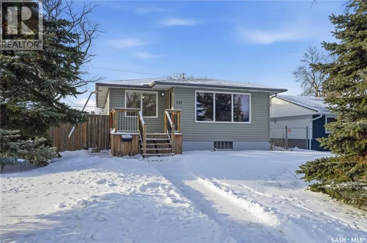 732 ROYAL STREET, Regina, Saskatchewan S4T4Z2
