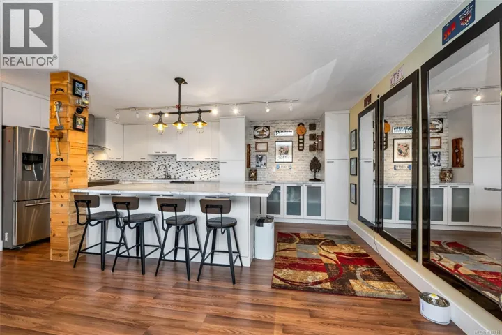 205 1000 Esquimalt Rd, Esquimalt, British Columbia V9A3N2