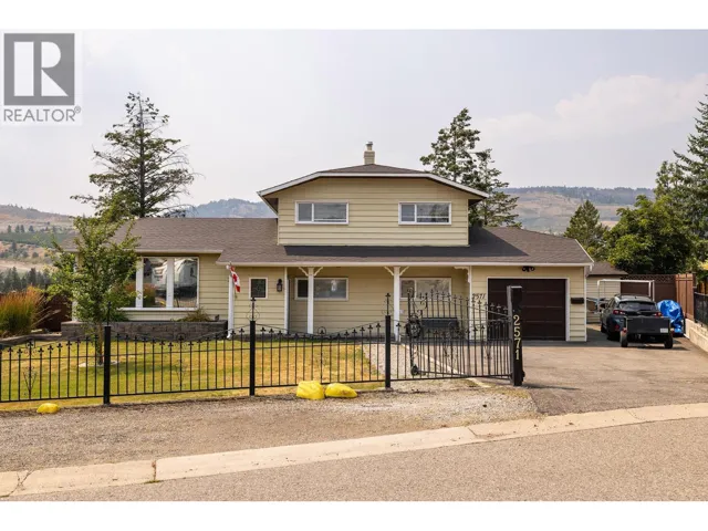 2571 Pineridge Place, West Kelowna, British Columbia V4T2J7