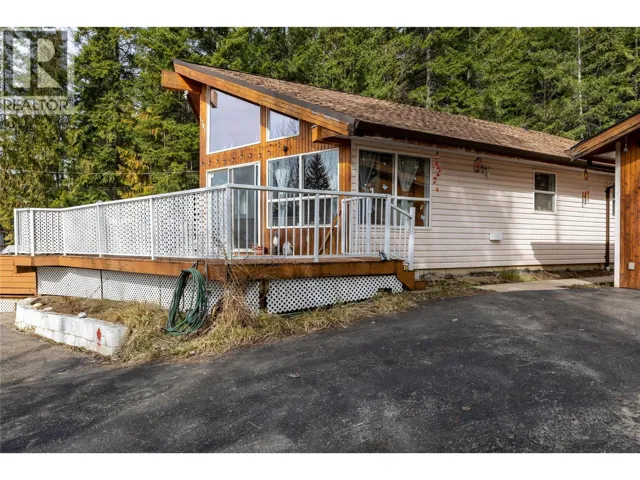 7241 Estate Place, Anglemont, British Columbia V0E1M8