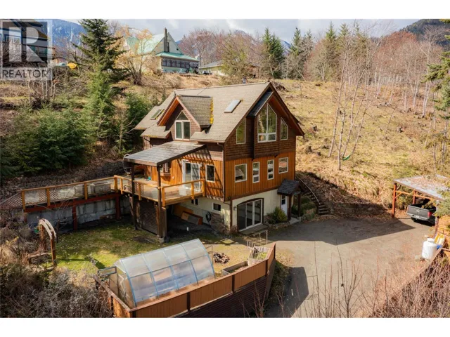 641 West Front Street, Kaslo, British Columbia V0G1M0
