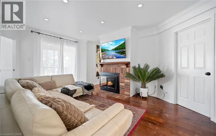 2110 CLEAVER Avenue Unit# 242, Burlington, Ontario L7M3Z4
