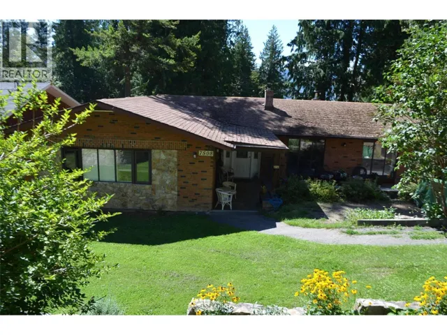 7508 Crowfoot Drive, Anglemont, British Columbia V0E1M8