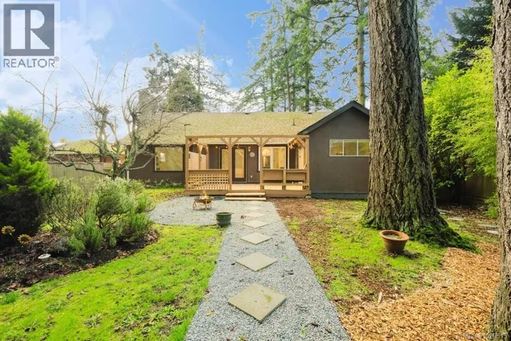 4815 Cordova Bay Rd, Saanich, British Columbia V8Y2J8