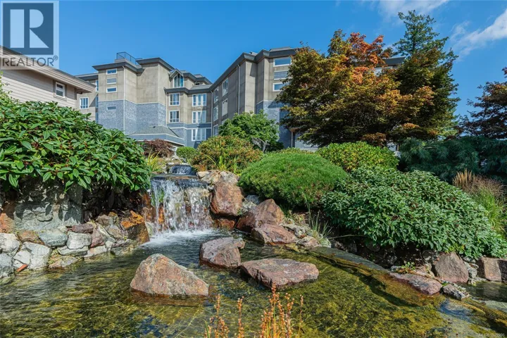 201 940 Boulderwood Rise, Saanich, British Columbia V8Y3H5