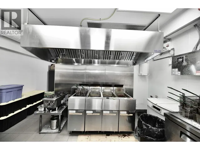 1813 LONSDALE AVENUE, North Vancouver, British Columbia V7M2J8