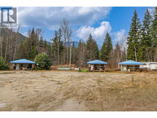 5513 Prosh Frontage Road, Sicamous, British Columbia V0E2J0